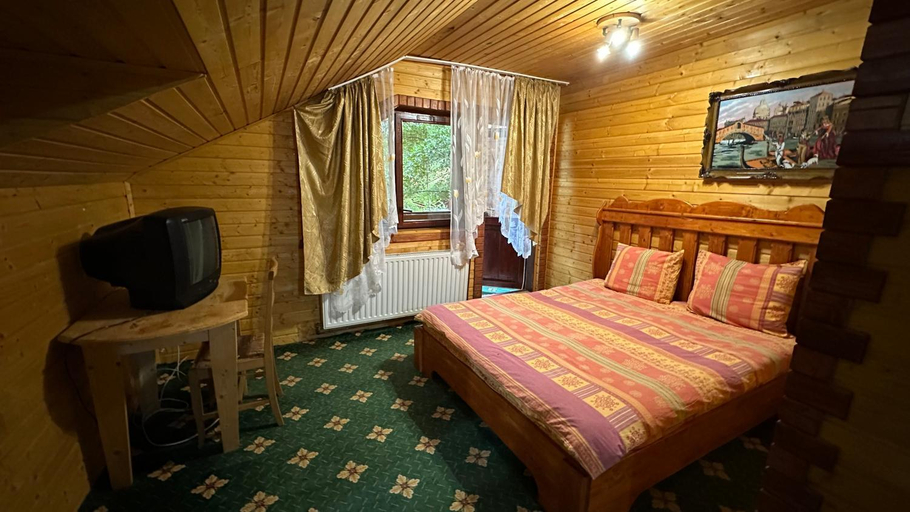 Bedroom 2, Complex Turcana Transalpina, Sugag