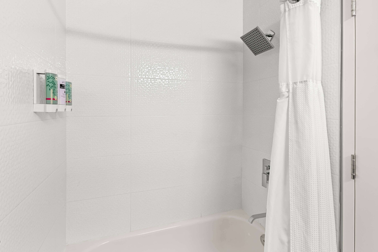 Bathroom 4, Best Western Cowichan Valley Inn, Cowichan Valley
