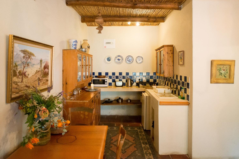 Food & Drinks 5, Cape Dutch Quarters, Cape Winelands