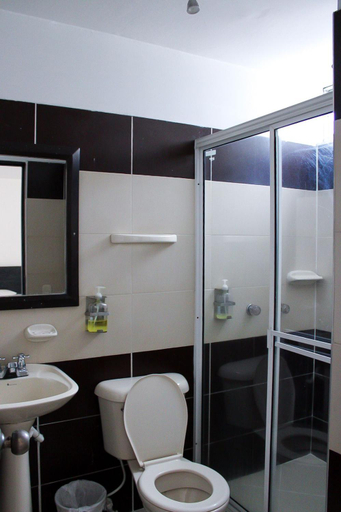 Bathroom 3, Hotel Bucaramanga Plaza, Bucaramanga