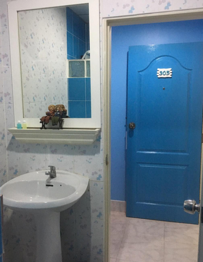 Bathroom 14