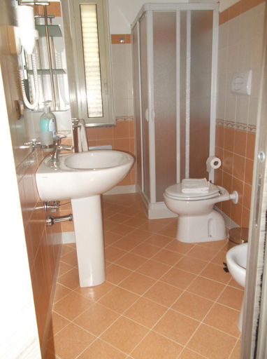 Bathroom 5, Suliccenti, Syracuse