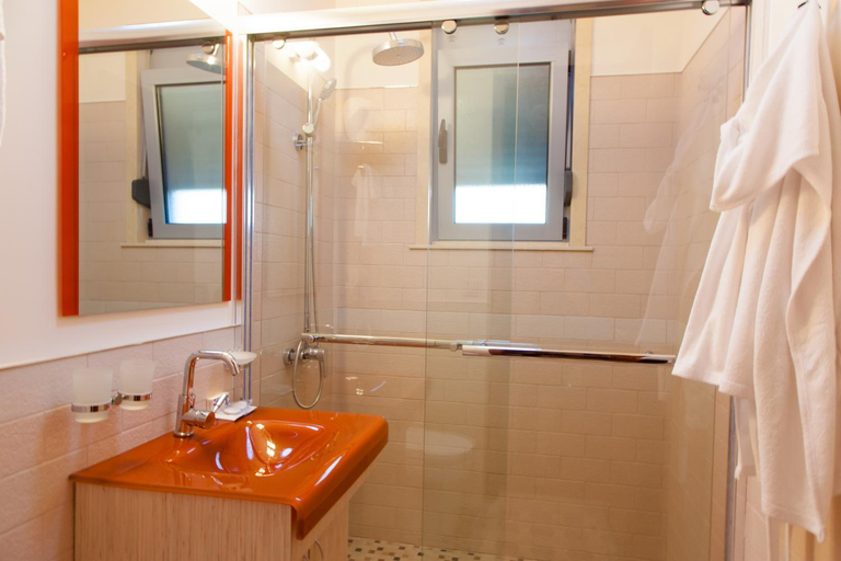 Bathroom 5, Hotel Blue Moon