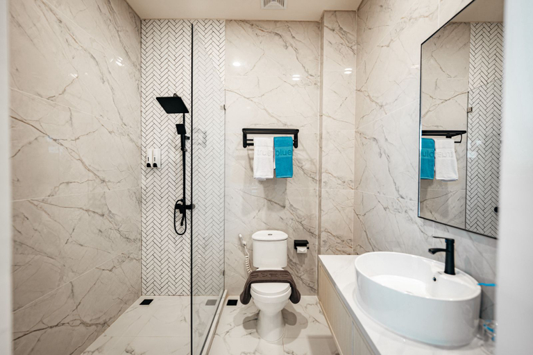Bathroom 5, True Blue Hotel Menteng, Central Jakarta