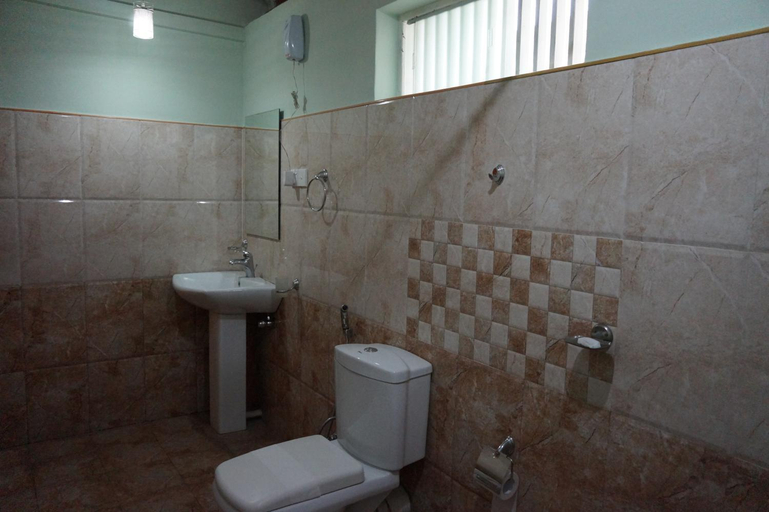 Bathroom 3, Lake Side Tourist Inn, Thissamaharama