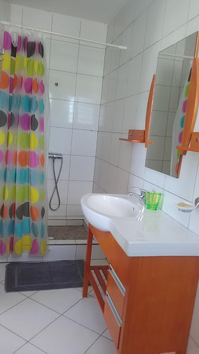 Bathroom 3, Kokoloko, Diana