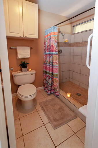 Bathroom 4, Sandpiper 120b, Kauai