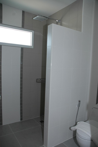 Bathroom 3, East Shore Pattaya Resort, Bang Lamung