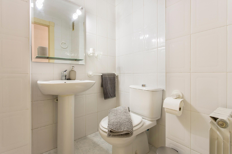 Bathroom 3, Comfort and beauty for you in Granada - Beahost, Granada