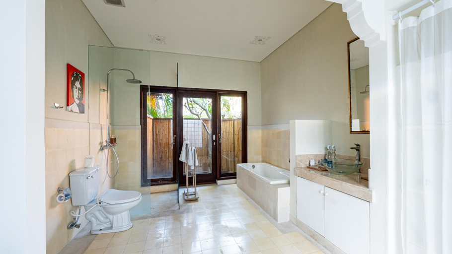 Bathroom 4, Puri Kedaton Batujimbar Sanur, Denpasar