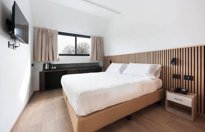 Bedroom 4, Moon Palace Hotel, Milano