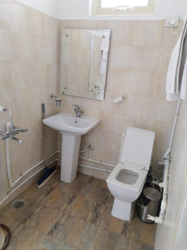 Bathroom 3, Zhim Zhim Guest House, Kangra
