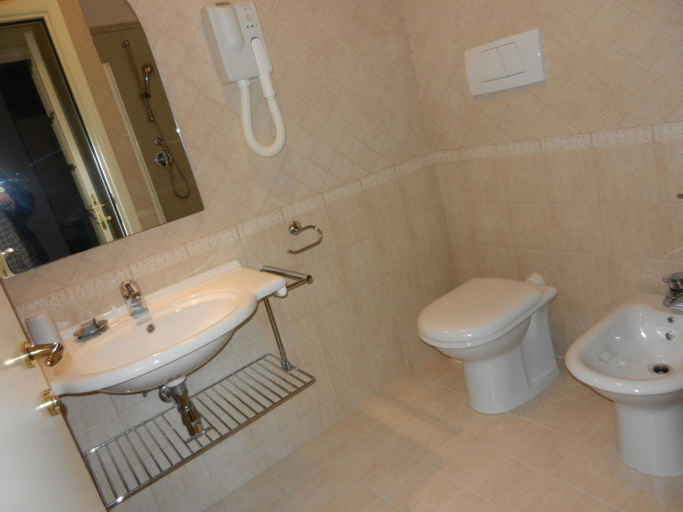 Others 4, Residence Xenia, Teramo