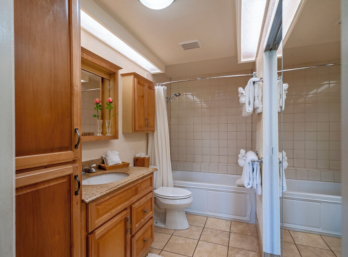 Bathroom, Paniolo 210a, Kauai