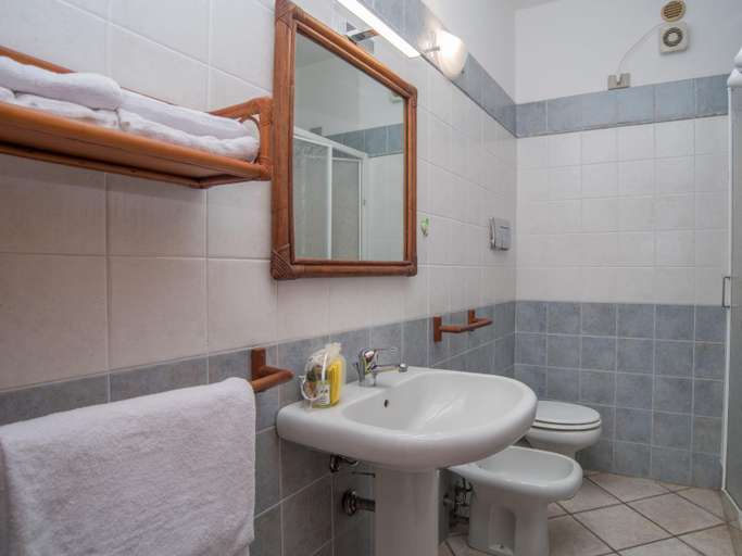 Bathroom 3, Holiday Home Residence Delphino - REI255 by Interhome, Cagliari