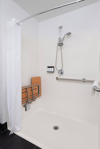 Bathroom 4, Champions Club and Hotel, Houston Westchase, Houston