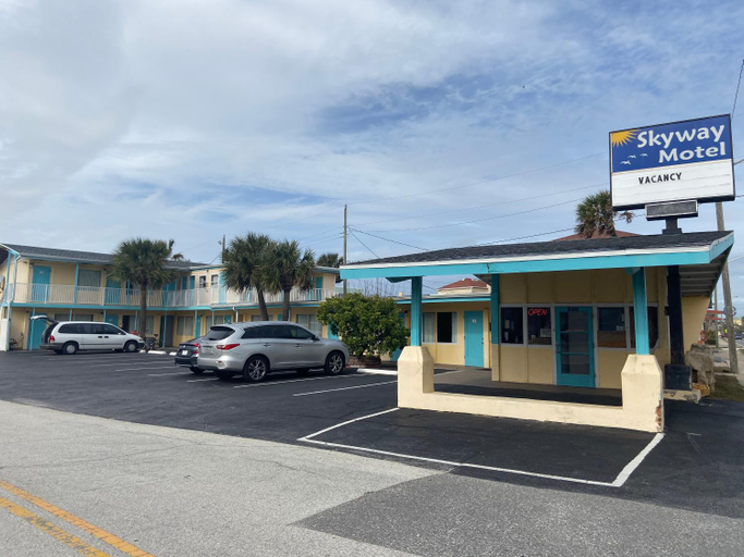Exterior view 3, Skyway Motel, Volusia