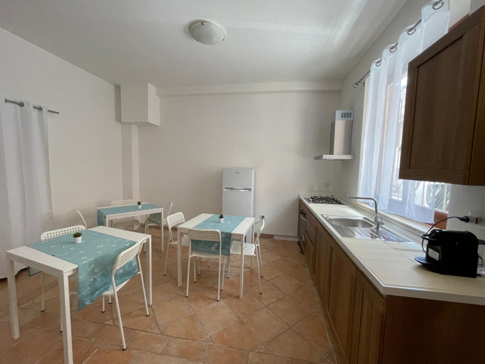Others 5, B&B Le Rose, Fermo
