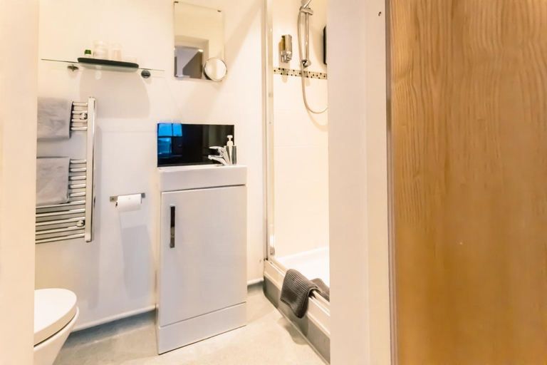 Others 5, Chester City Studios with River Views and Parking by Rework Accommodation, Cheshire West and Chester