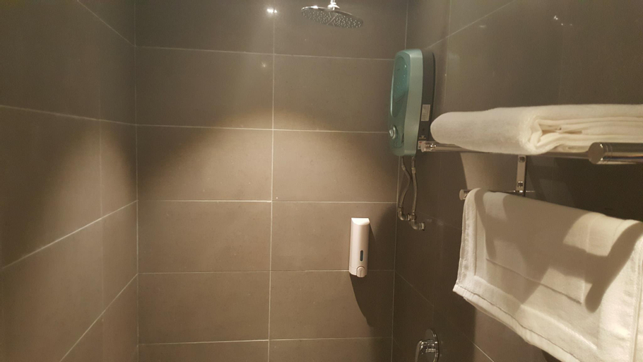 Bathroom 8