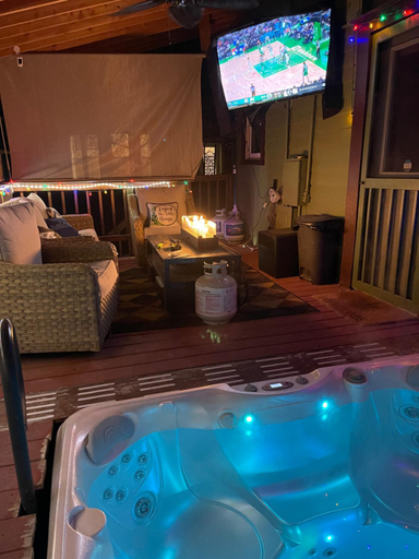 Others 4, Downtown B&B with Jacuzzi, Garfield