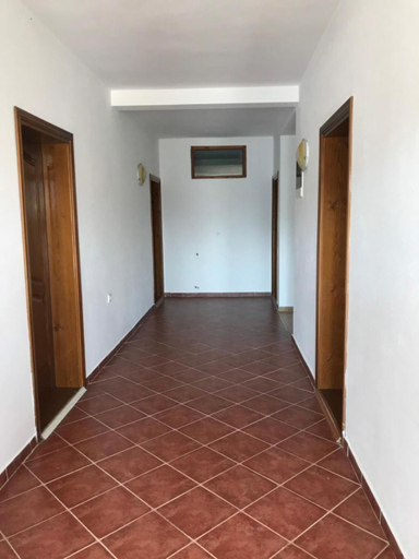 Others 4, Rooms Ajllin