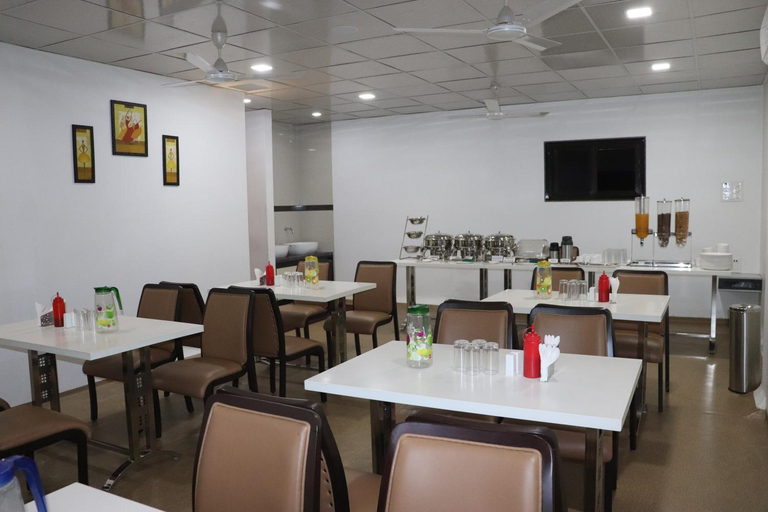 Food & Drinks, Hotel The Furat Inn, Valsad