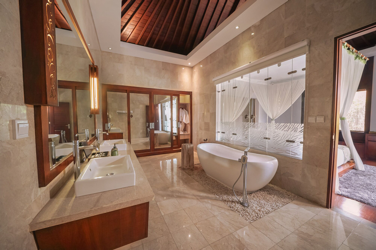 Bathroom 10