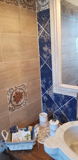 Bathroom 2, Aquilamaior, Rome