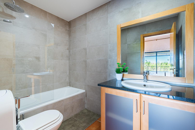Bathroom 2, Lagos Marina Park Resort, Lagos