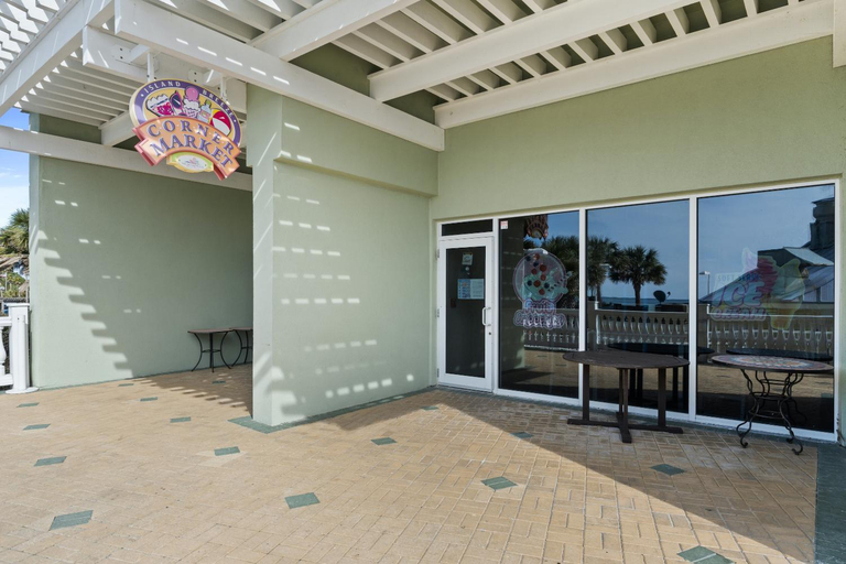 Food & Drinks 5, Boardwalk Beach Resort by Panhandle Getaways, Bay