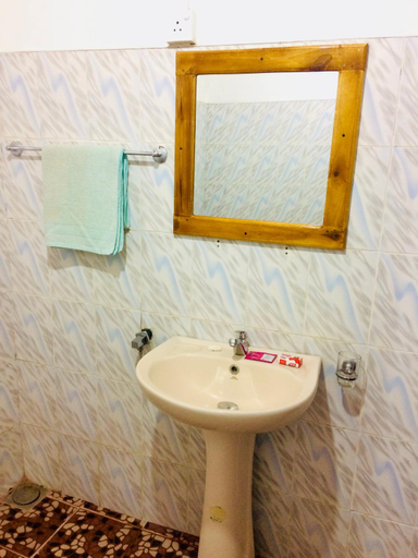 Bathroom 3, Tropicana Home Stay, Pothuvil
