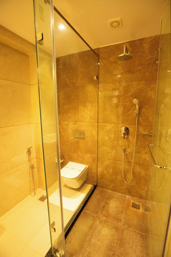 Bathroom 4, Golden Fortune Inn Hotel, Bangalore