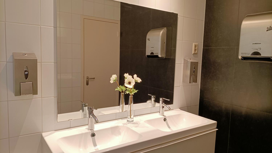Bathroom 3, Hotel Rozenburg, Rozenburg