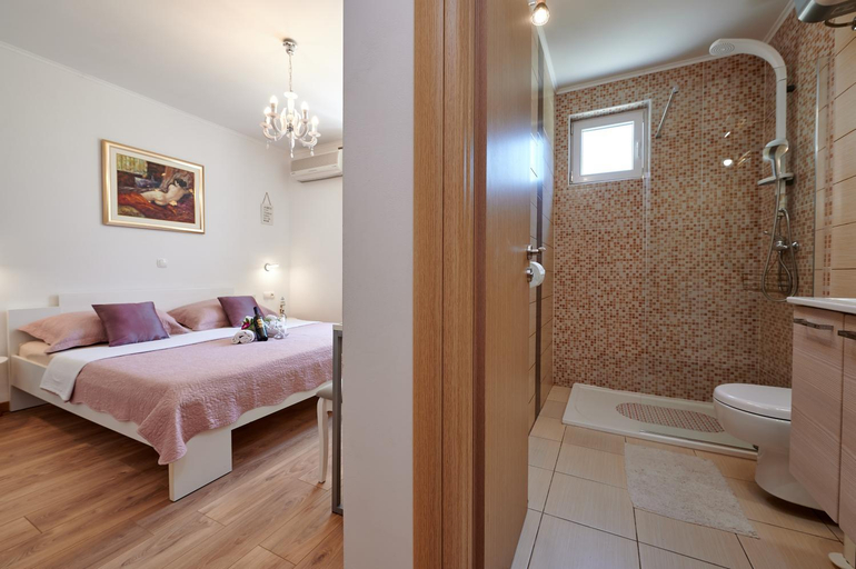 Others 3, Rooms Antonio, Trogir