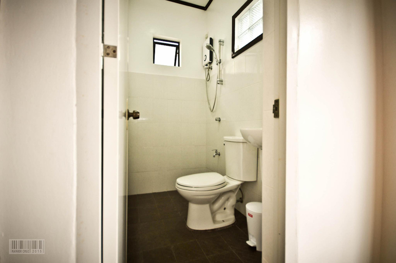 Bathroom 10