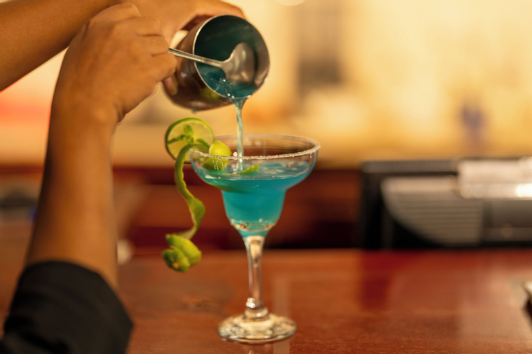 Food & Drinks 15