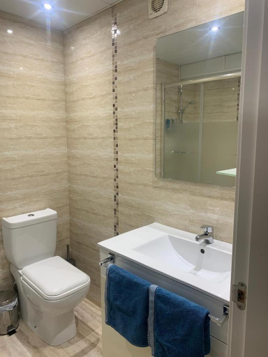 Bathroom 2, Apartamentos Chinasol, Granada