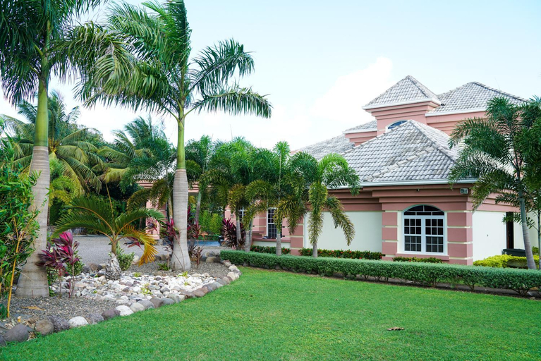 2, Villa Dora Mae