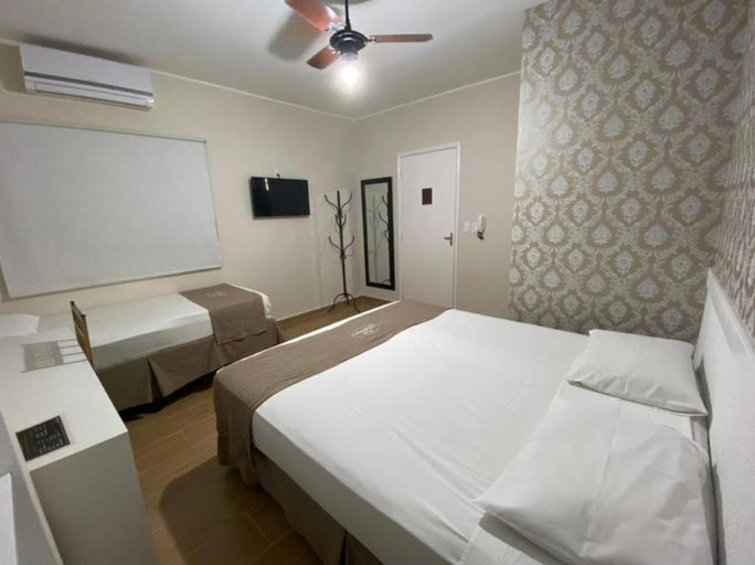 Bedroom 2, Hotel Colonial, Porto Ferreira