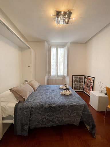 Bedroom 2, Luna su Villa Borghese, Rome