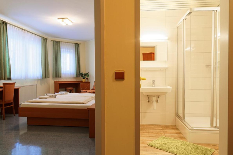 Bedroom 3, Jugend- und Familiengastehaus Klagenfurt, Klagenfurt