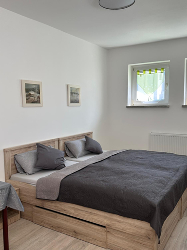 Bedroom 2, Ein Zimmer Wohnung am Markt, Vogtlandkreis