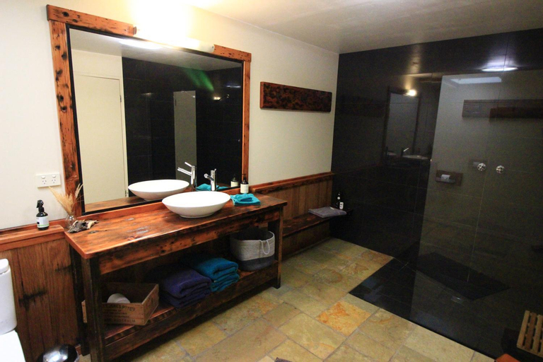 Bathroom 4