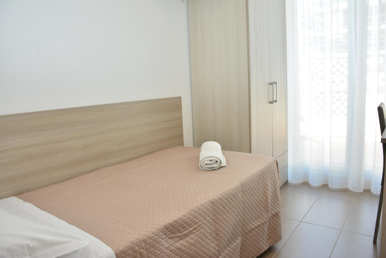 Others 5, Hotel Marisa, Rimini