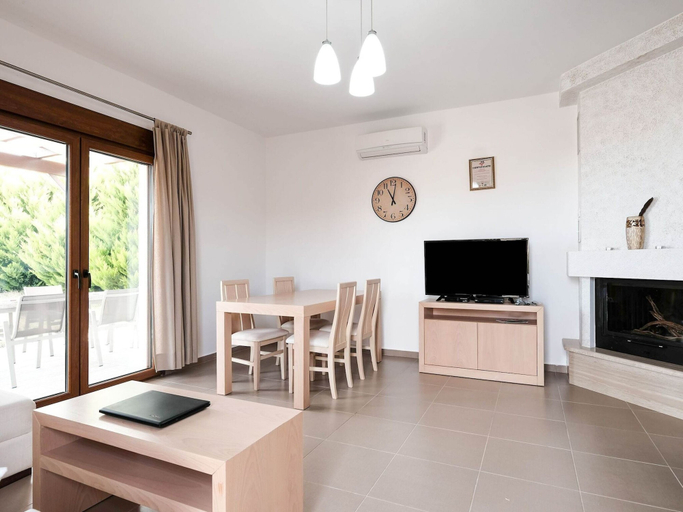 Others 5, Sun-kissed Villa in Latsimas With Pool, Crete