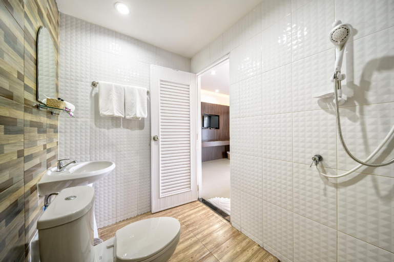 Bathroom 7