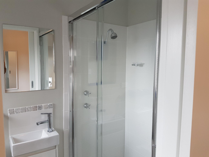 Bathroom 4