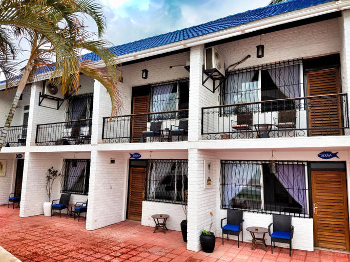 Exterior & Views