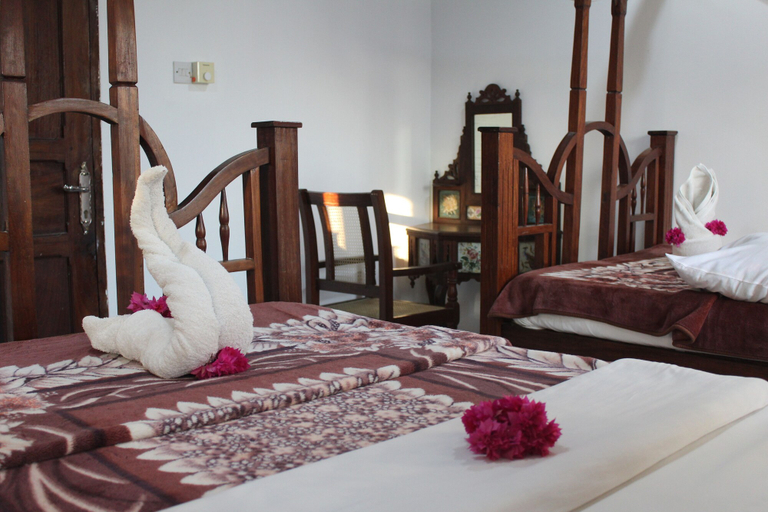 Bedroom 3, Garden Lodge, Mjini